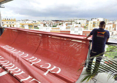 Fabricación y colocación de lona gran formato para la inauguración de la torre de la Fundación Cruzcampo, en Sevilla